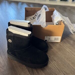 NWT UGG Toddler Jona Black Boots